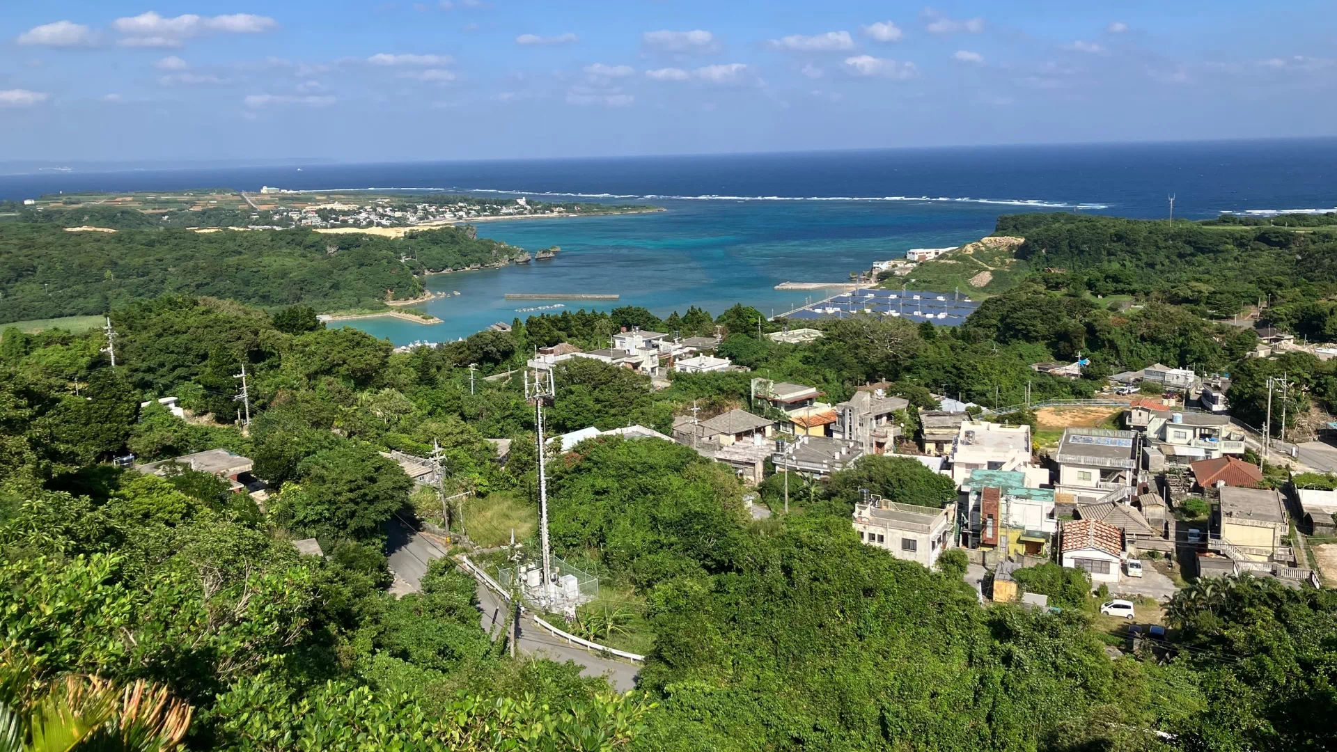 宮城島の集落とシヌグ堂からの景観