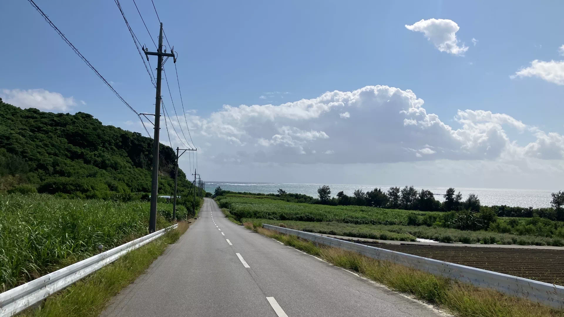 宮城島の集落とシヌグ堂からの景観