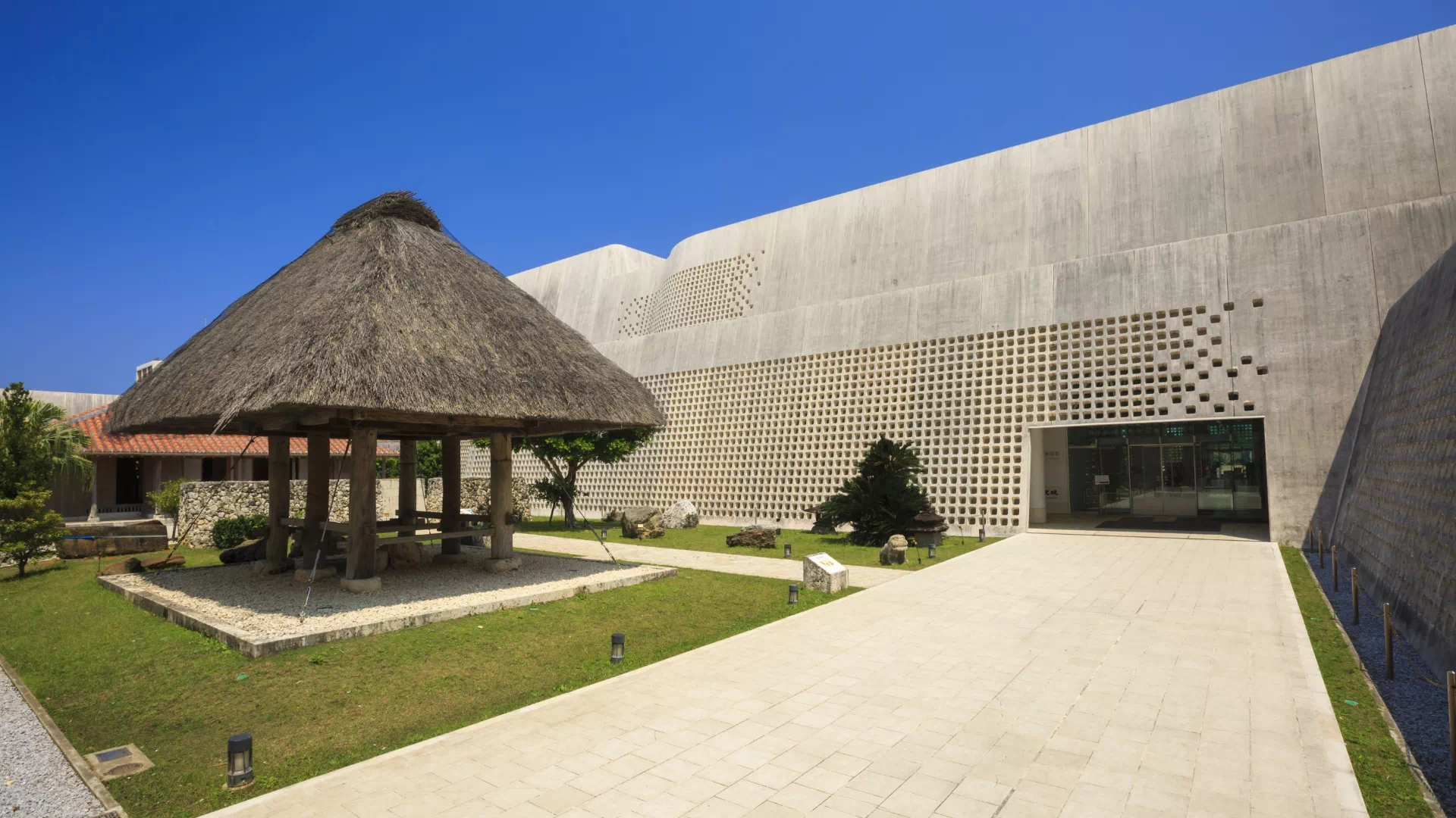 沖縄県立博物館・美術館（おきみゅー）