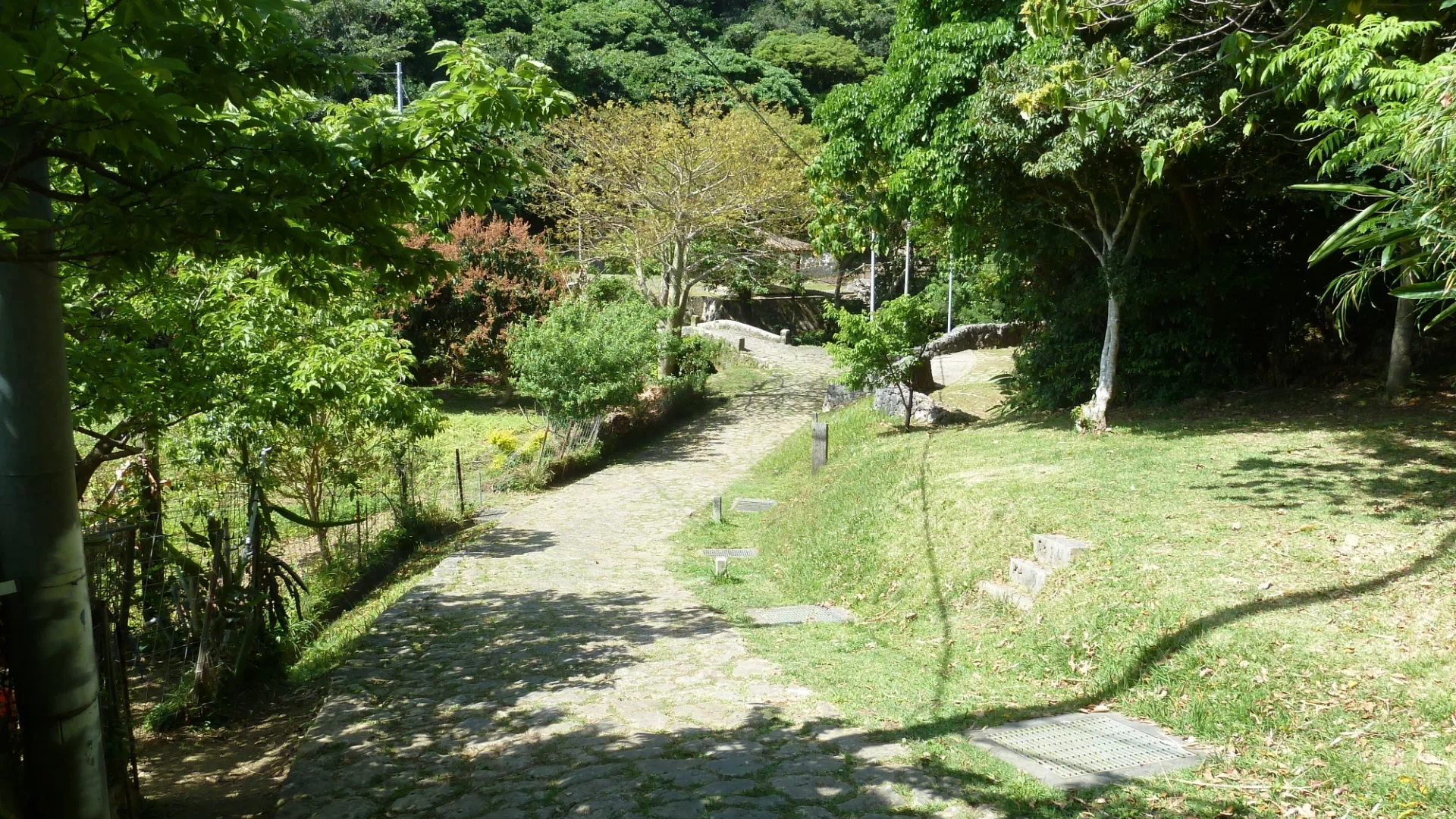 当山の石畳道（普天満参詣道）